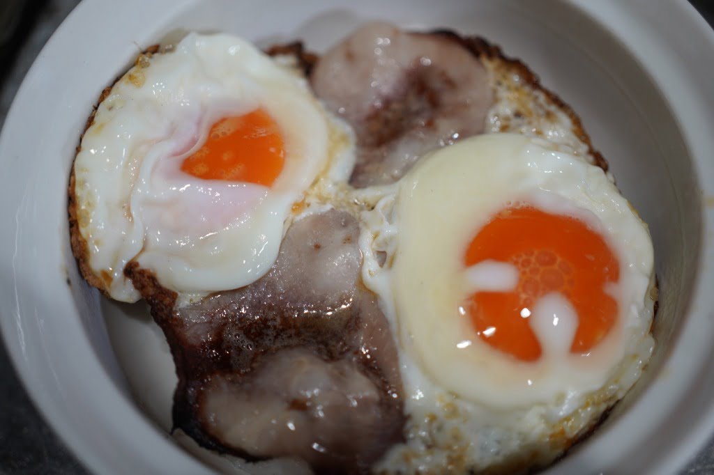 食べ方１つで戦争が勃発するかもしれない、ハムエッグ丼