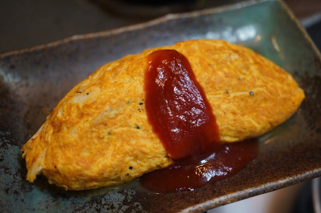 ほぐしたサラダチキンで作る親子オムレツ
