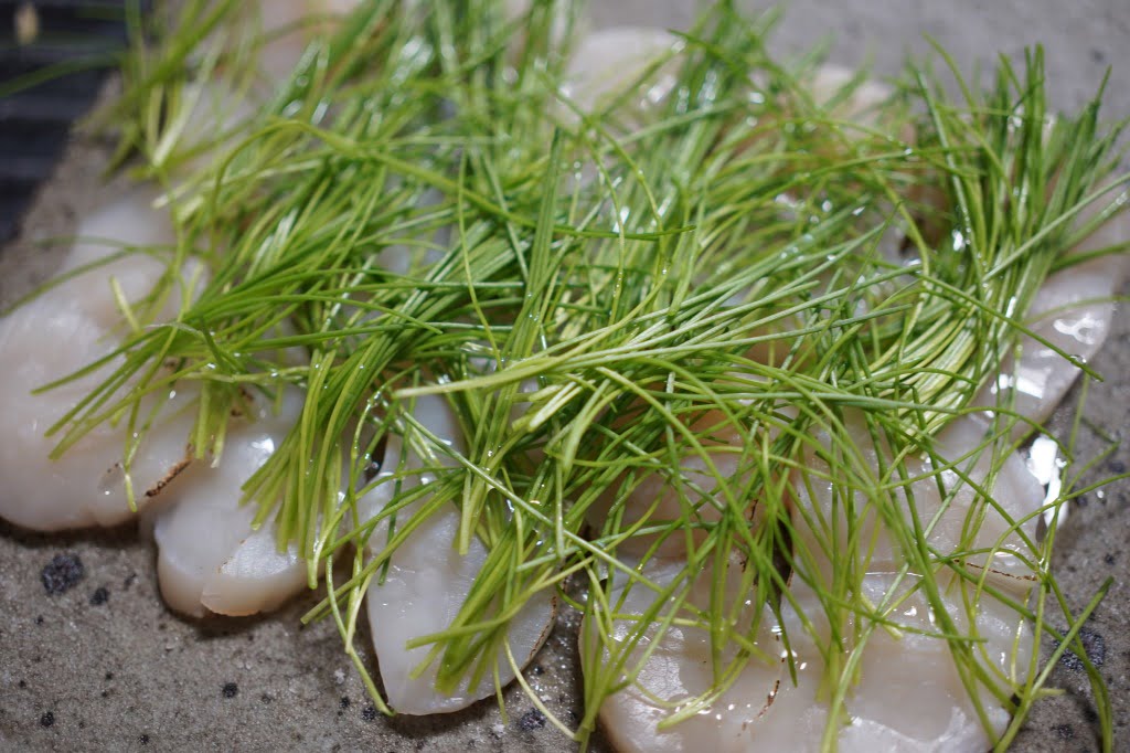 ホタテと芽ねぎの熱々油がけ