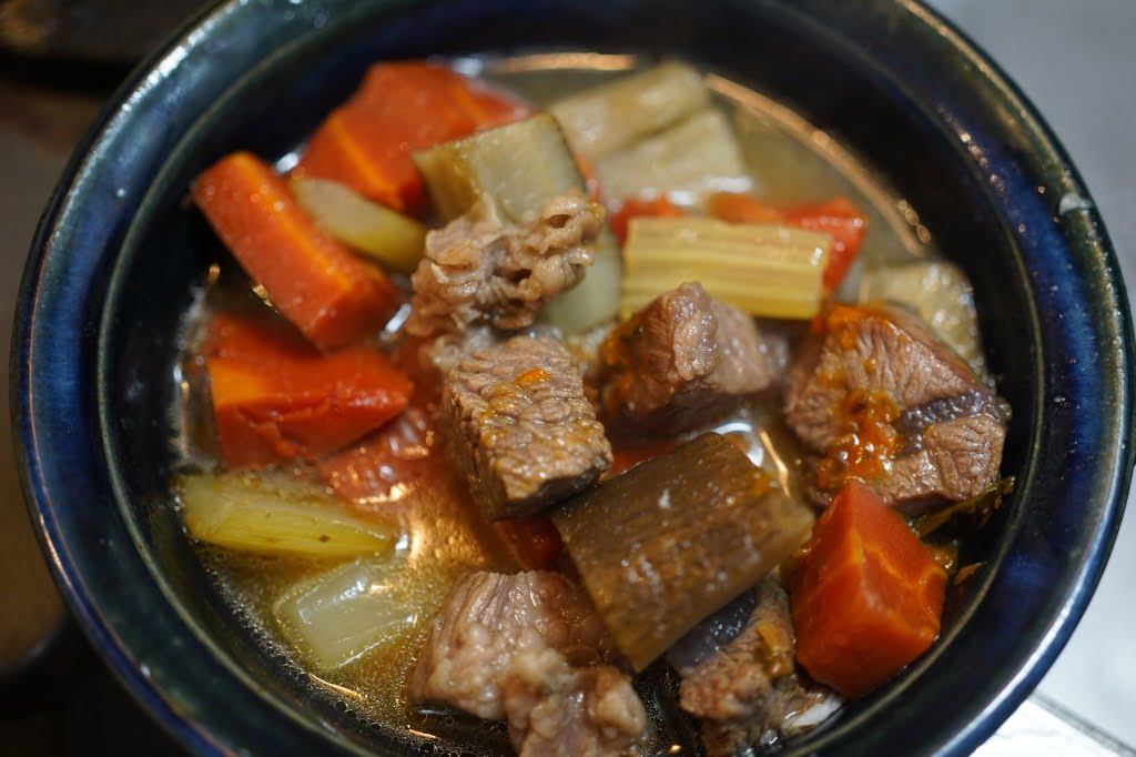 牛肉と牛蒡、にんじんセロリのおかずスープ