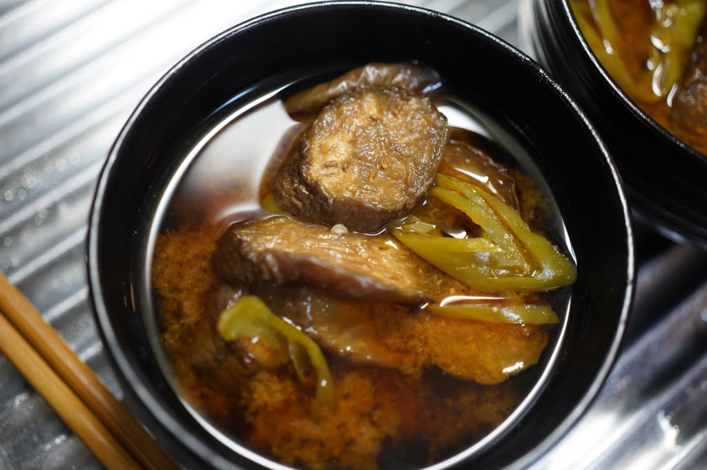 干し野菜（茄子・ピーマン）の赤だし味噌汁