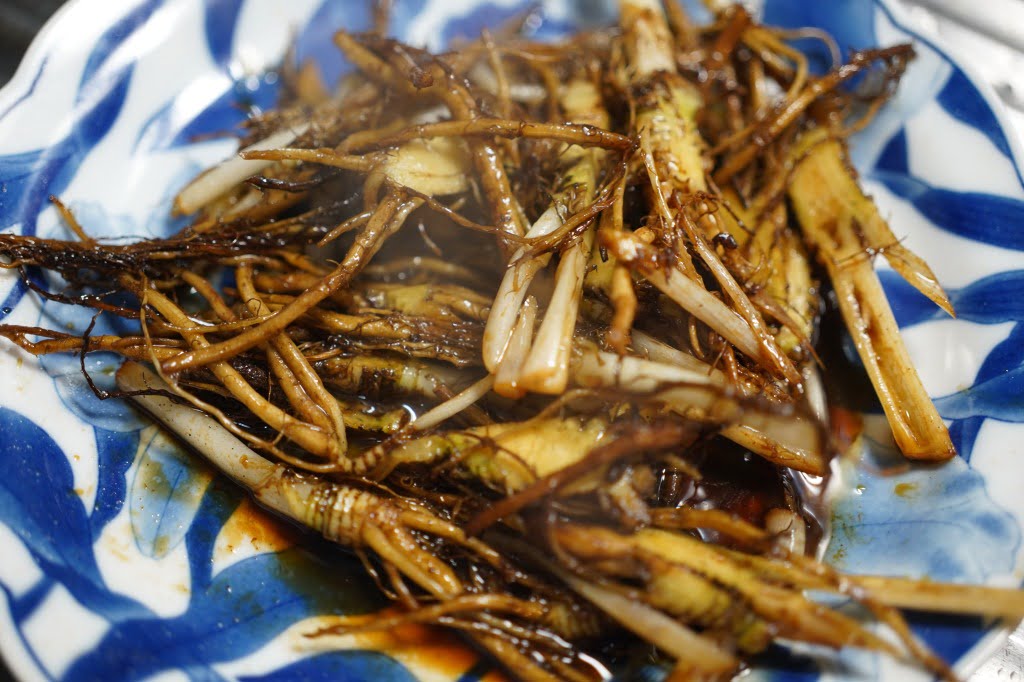 パクチーの根の醤油炒め