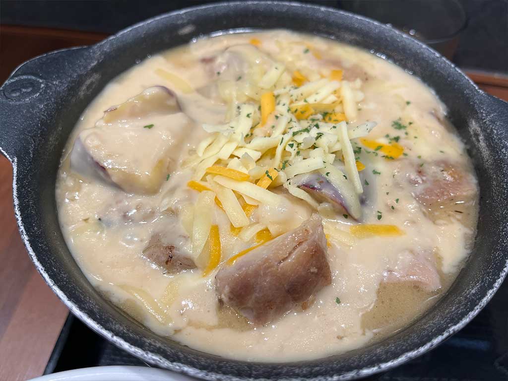 松屋のシュクメルリ鍋定食は、全てをニンニクで塗り潰す。