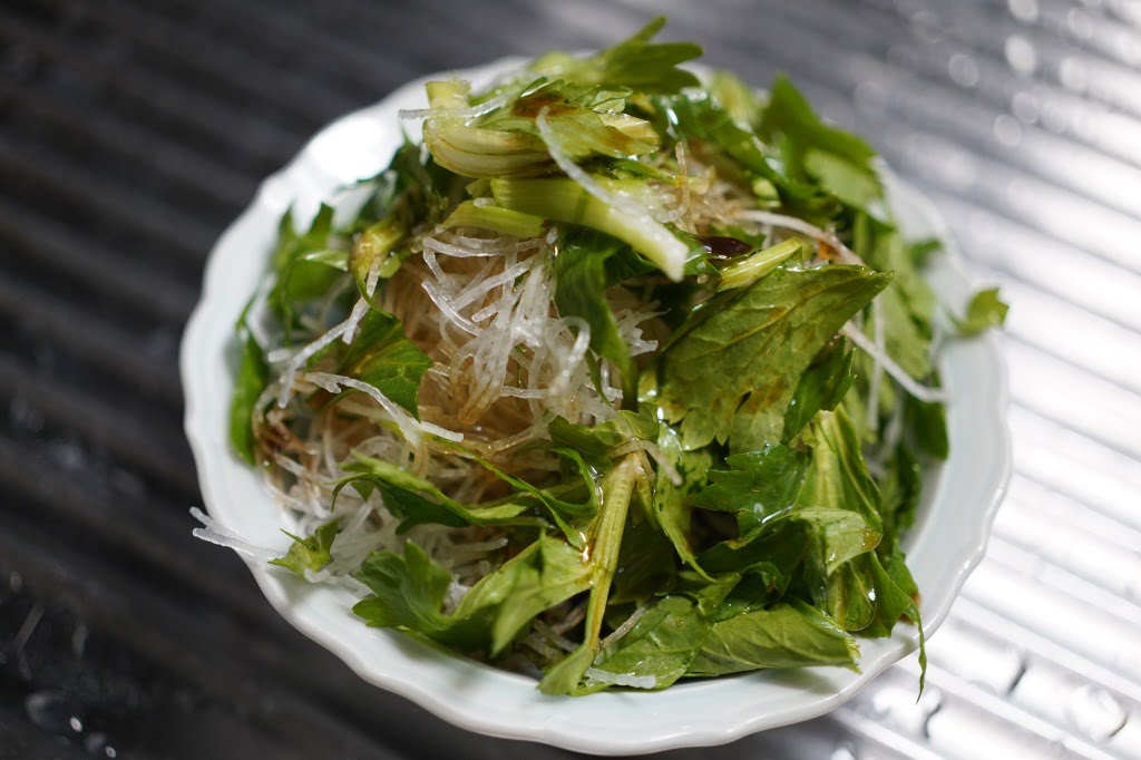 セロリと大根のツマのポン酢サラダ