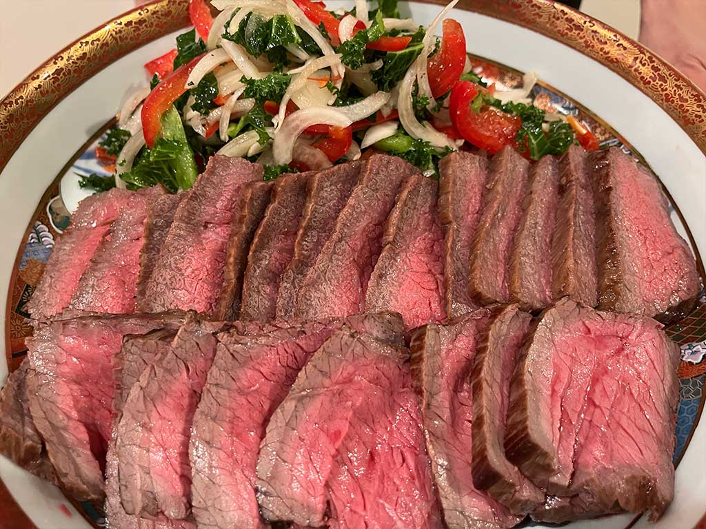 宮崎和牛肩ロースのローストと肉に合うシンプルサラダ