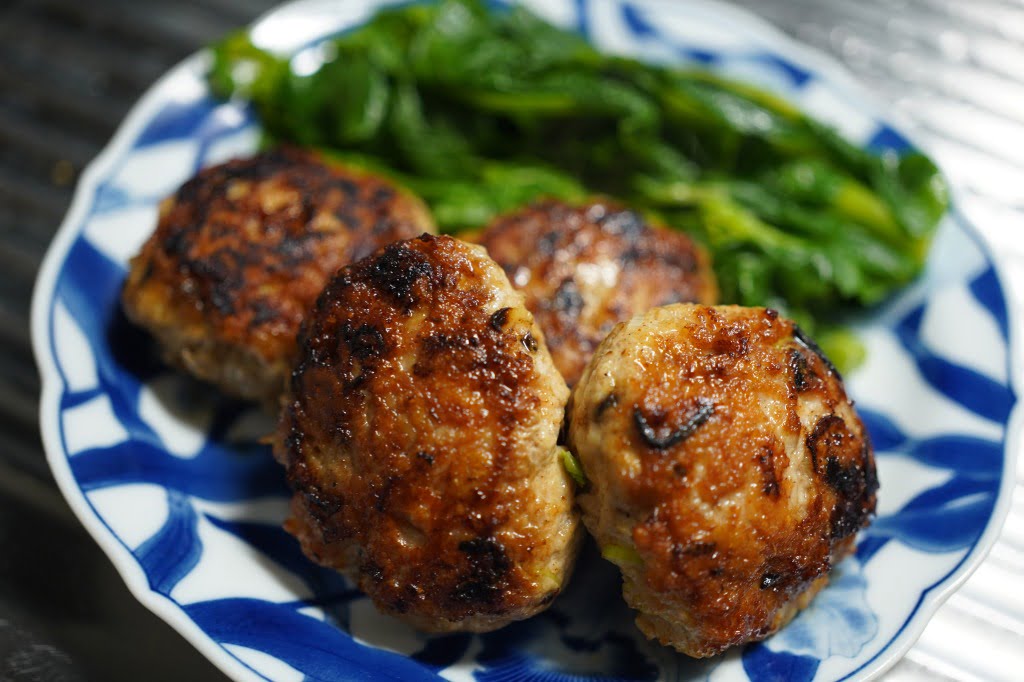 余計なものを入れない鶏つくねハンバーグ