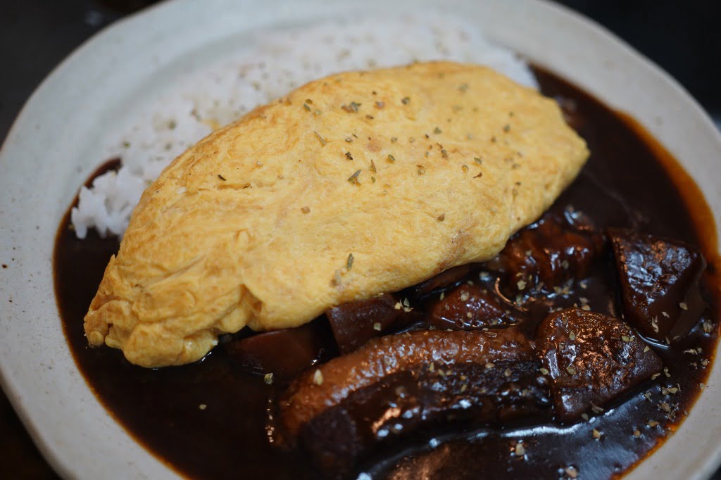 ビーフシチューオムライス