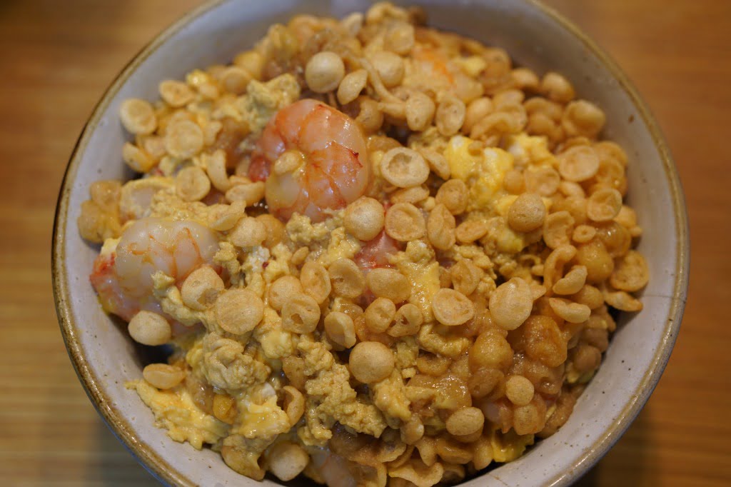 ボリューム振り切り系えび卵とじ揚げ玉丼