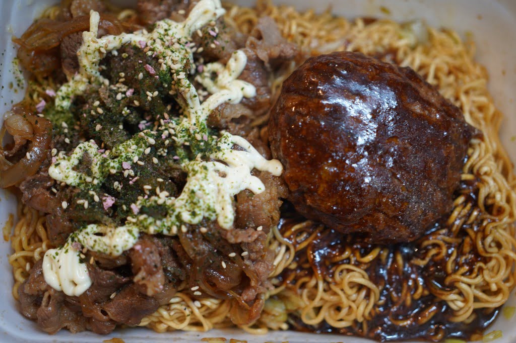 ペヤング超大盛焼きそばのわんぱくアレンジ