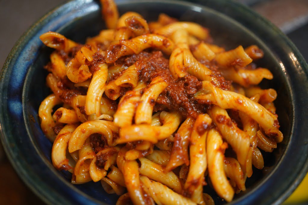 焼きコンビーフのケチャップハリッサペンネ