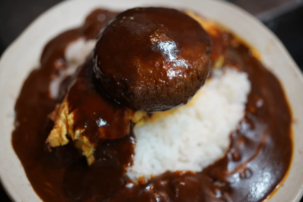 ハンバーグオムライスカレーはレトルトでできる。