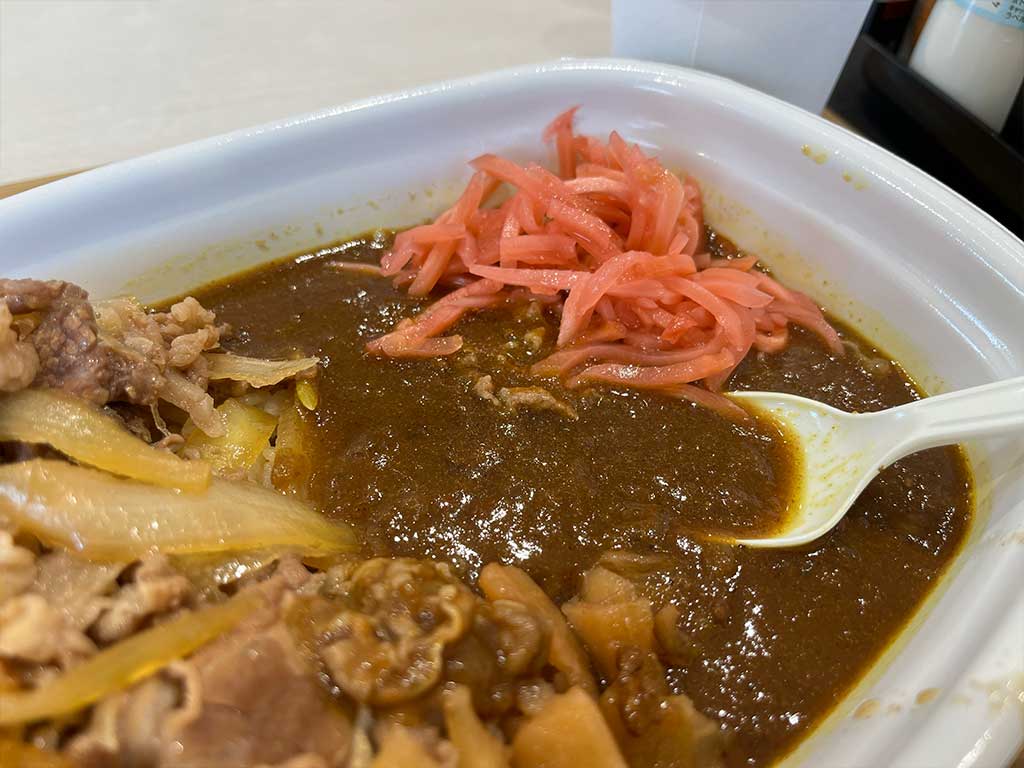 すき家の牛カレーにアチャール代わりに紅生姜を入れてみた件