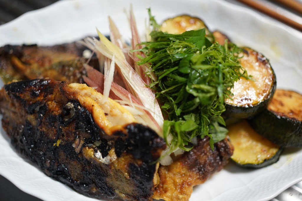 焼いた鯵とズッキーニの出汁酢漬け