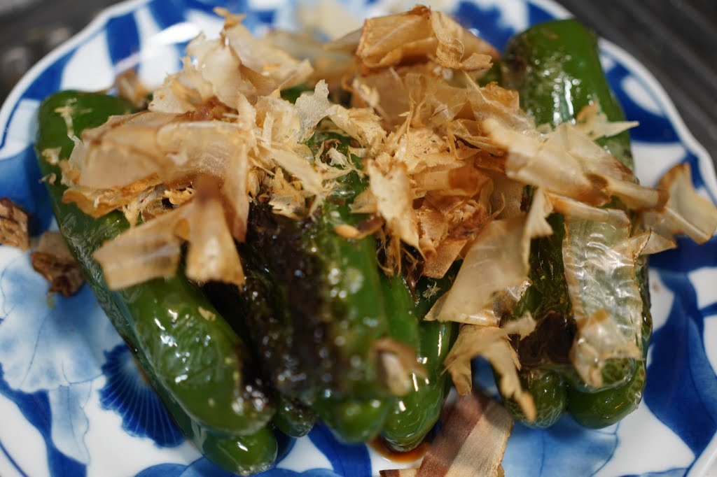 焼いてかけるだけ、ピーマンの丸焼き