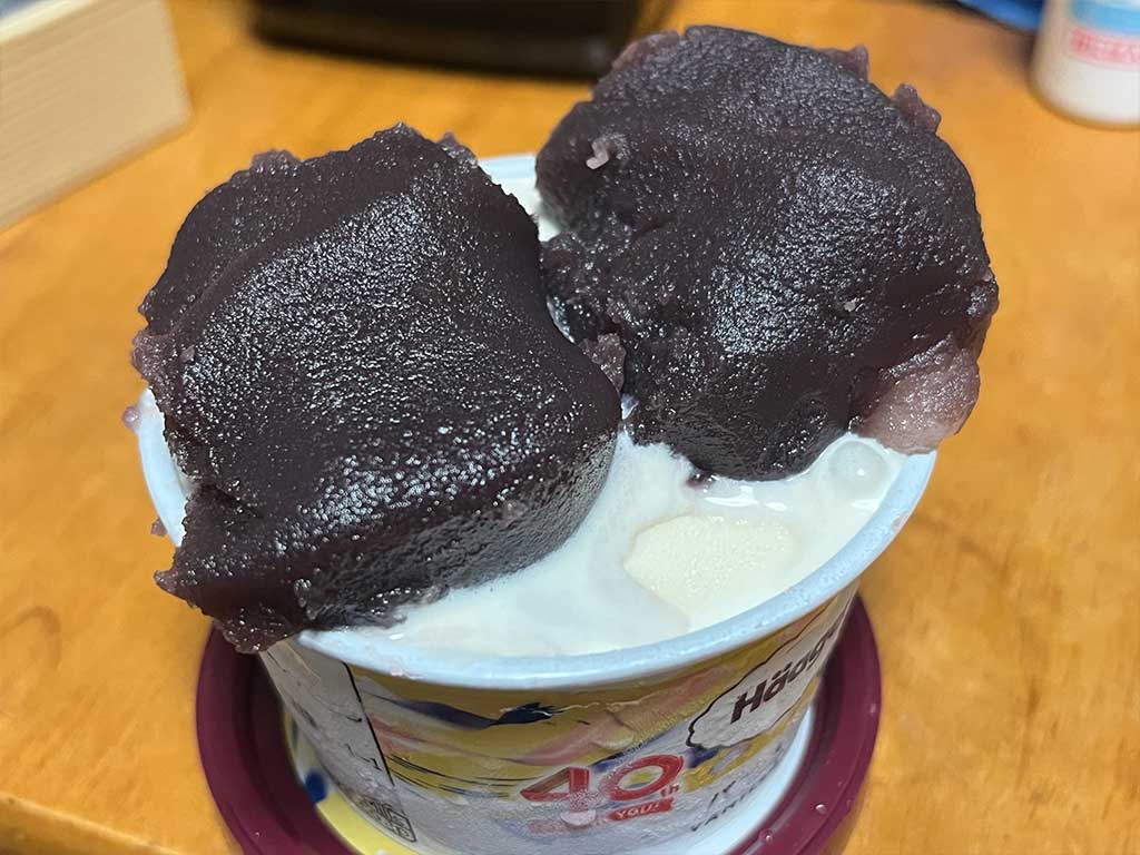 猛暑を乗り切る甘い奴、赤福アイス(バニラ)