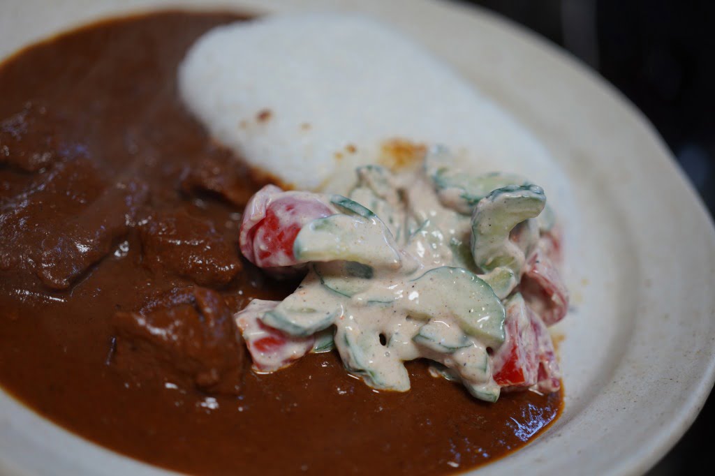 レトルトのもうやんカレーにライタをかけたら美味しかったけどそりゃまぁ当然だよねっていう話