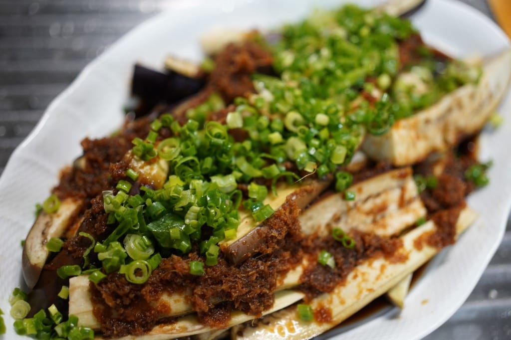 蒸しナスのたっぷり生姜と黒酢醤油