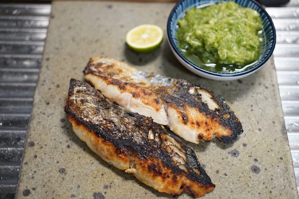 シンプルなサワラの塩焼きに、みどり酢