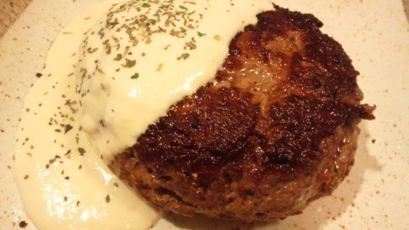 野郎飯流・粗挽き肉のハンバーグ クリームチーズソース