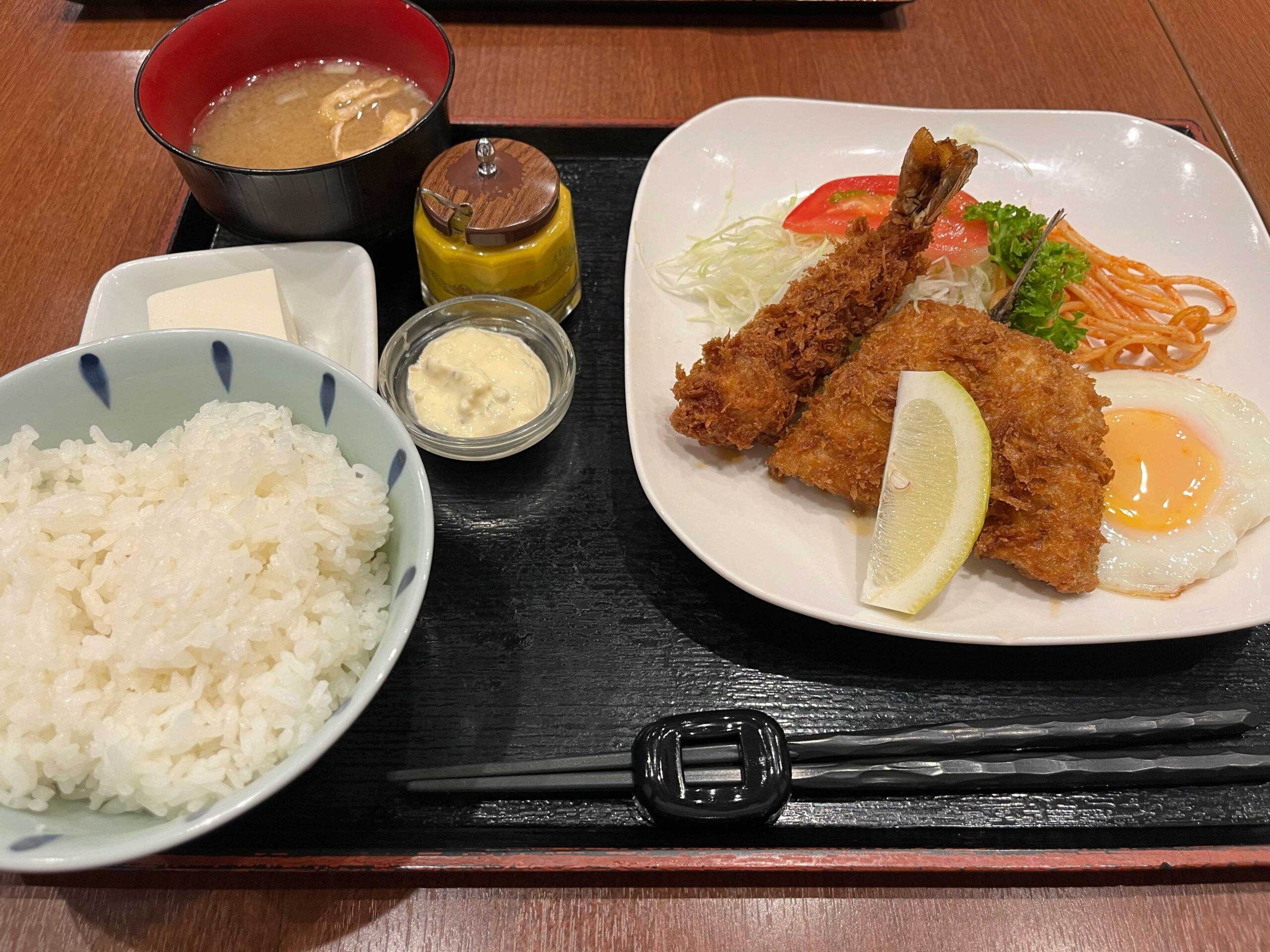 中野・三好弥、ちょうどいいサイズの定食