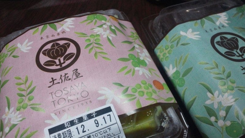 西巣鴨の土佐屋の芋ようかんと水ようかんは、潔く素直で旨い。