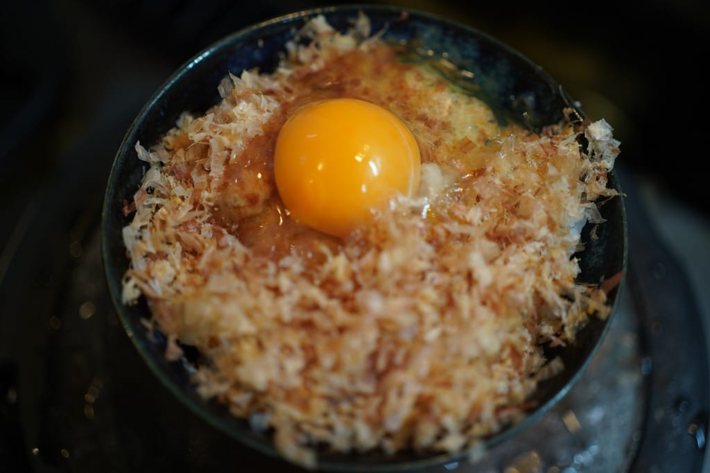 削り節たっぷり卵かけご飯