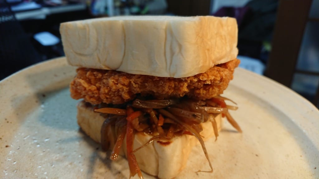 ファミチキきんぴらサンド