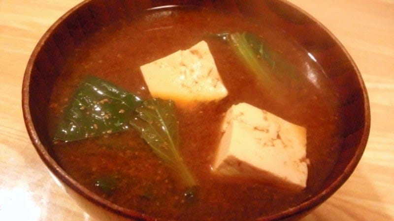 小松菜と豆腐の赤だし