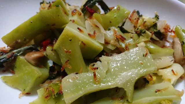 野郎飯流・ブロッコリー（主に芯）と干しオキアミのペペロンチーノ