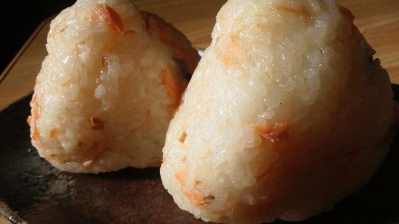 佐渡産コシヒカリ「朱鷺と暮らす郷」で作る『野郎飯流・鮭のおにぎり』