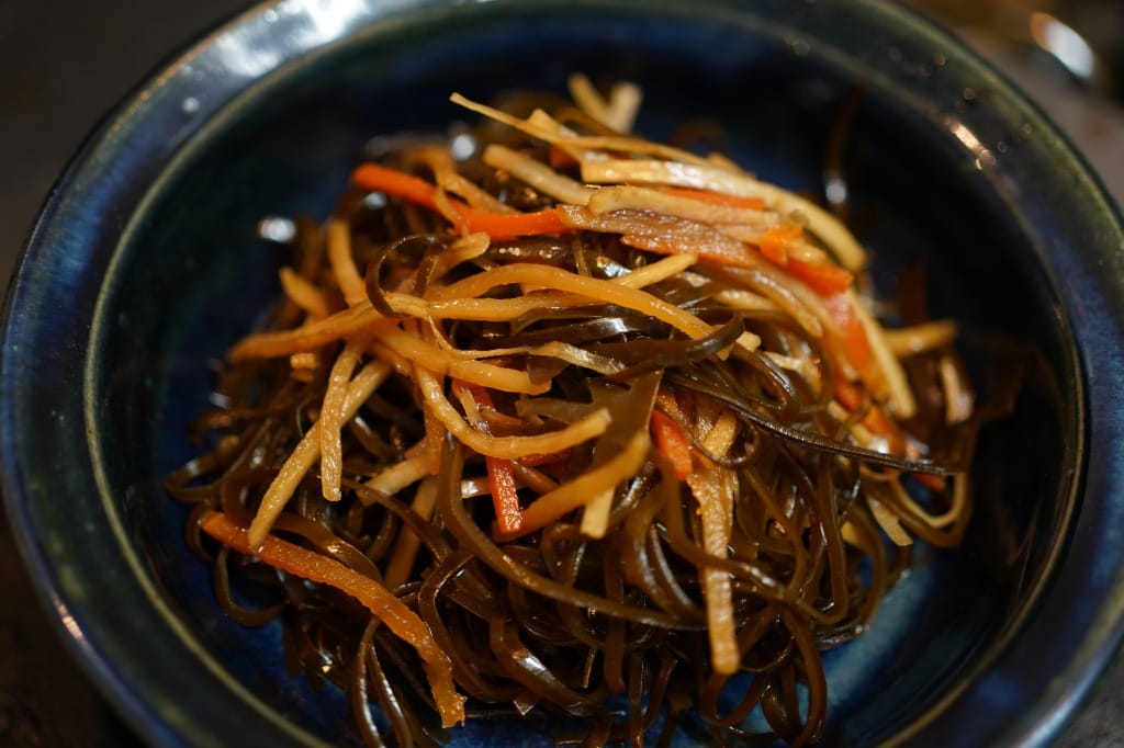 煮魚の煮汁の余りで作る切り昆布とにんじんとごぼうの煮物