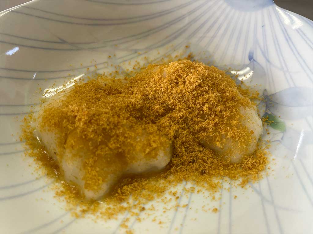 つきたてのお餅で作る、からすみ餅