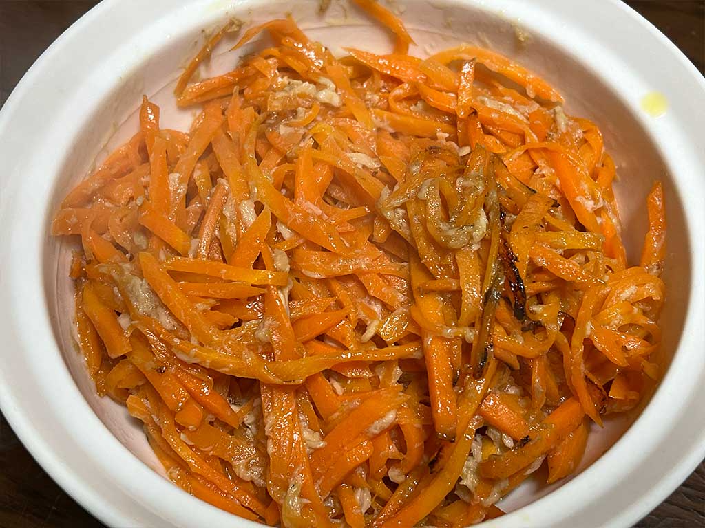 細切りにんじんとツナの炒め