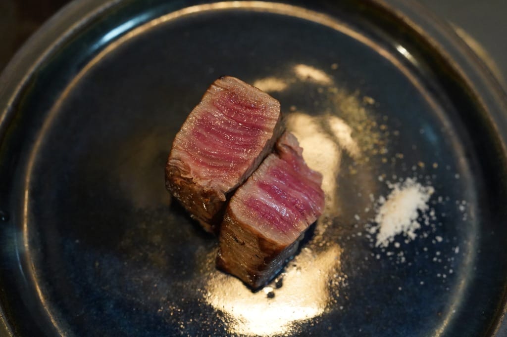 シンプルに美味しい牛ステーキを、おもいのフライパンで焼く焼き方