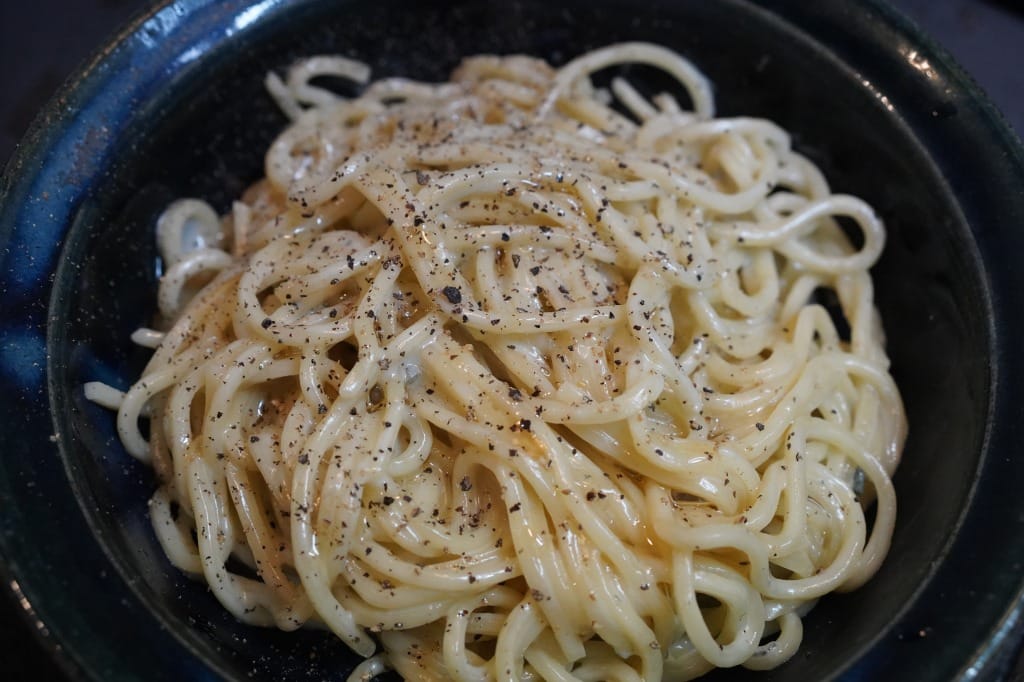 カラヒグ麺で作る、ワインのつまみの、ゴルゴンゾーラクリームパスタ