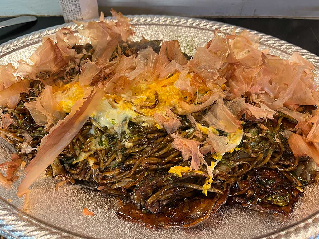 マルちゃん焼そばだけでは作れない、野郎飯のオメガ焼そば