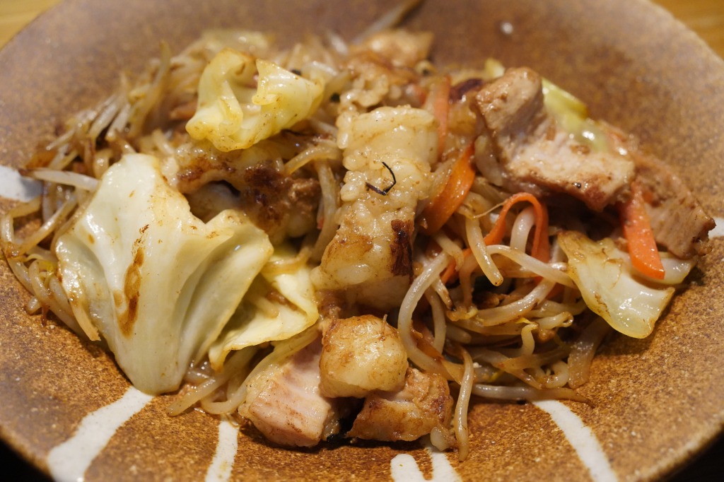 スパイス塩の牛ホルモン野菜炒め