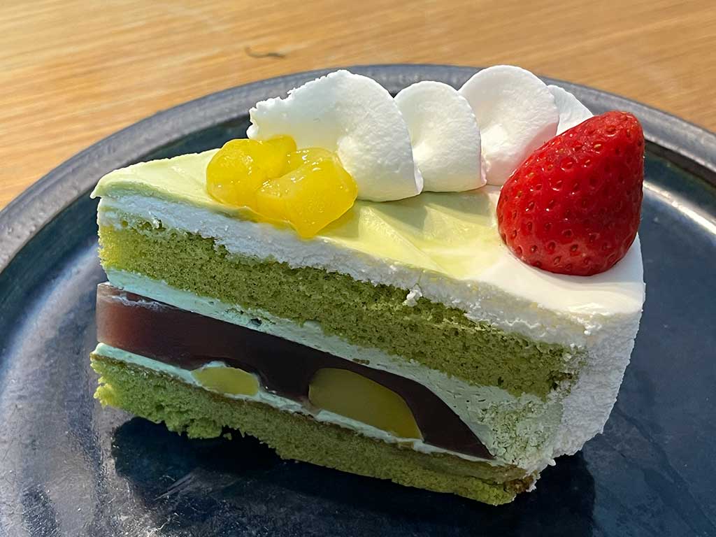 銀座コージーコーナーの、苺と栗ようかんの抹茶ショート