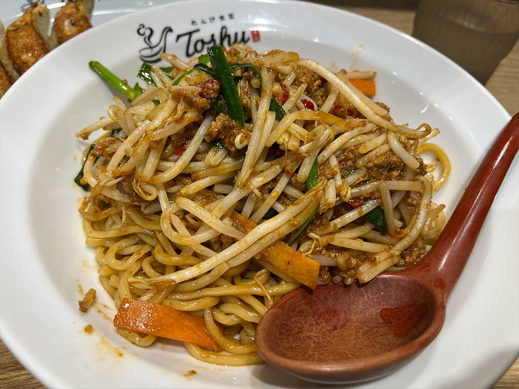 中華東秀の、汁なし台湾ラーメン