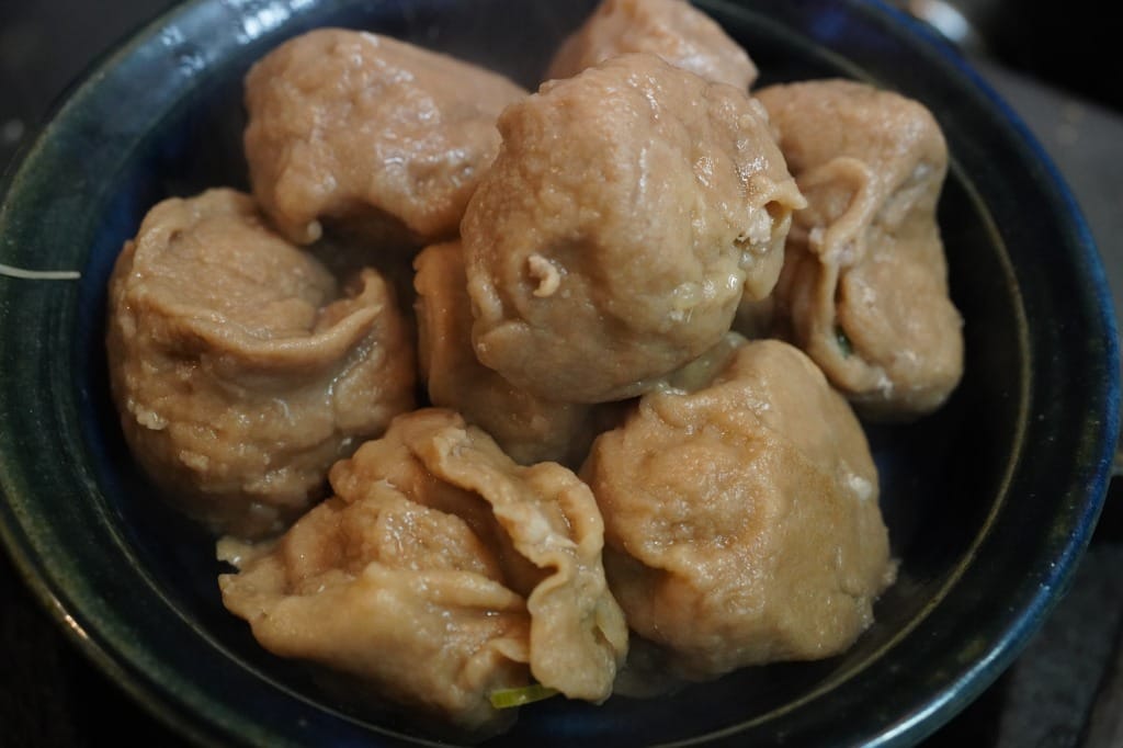 全粒粉の小麦粉で作る、もっちりした水餃子