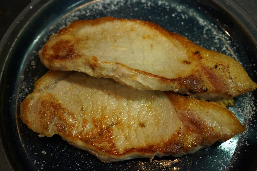 豚ロース肉をラードで焼いて、ろく助塩を振っただけの美味しい一品