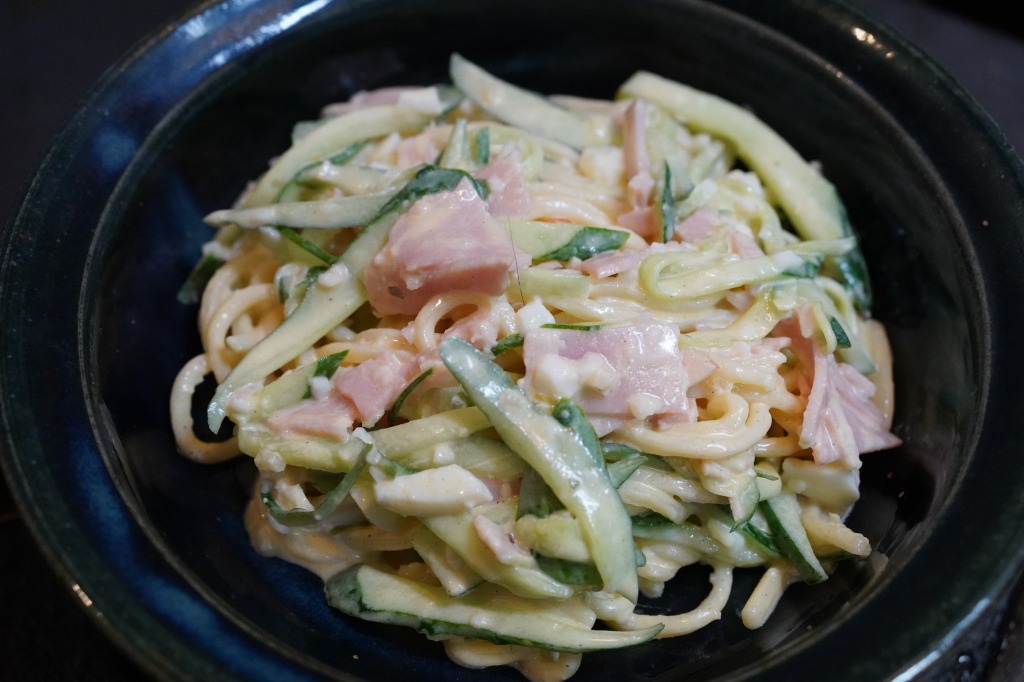 昭和が過ぎる、カラヒグ麺のスパゲッティサラダ