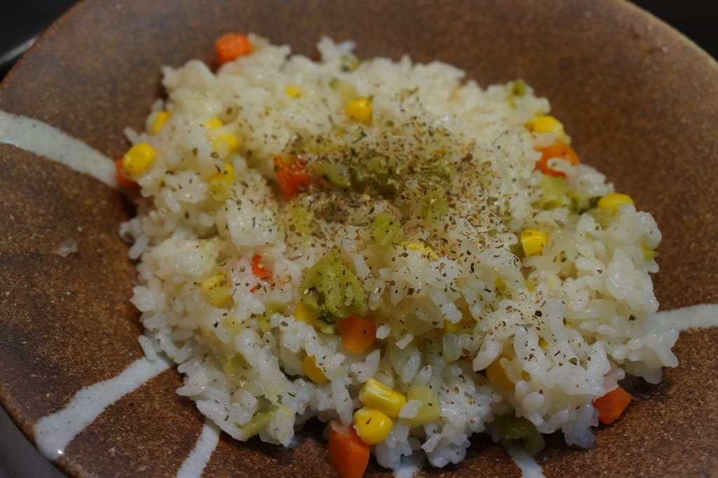 ミックスベジタブルで作る激ウマ簡単コンソメライス