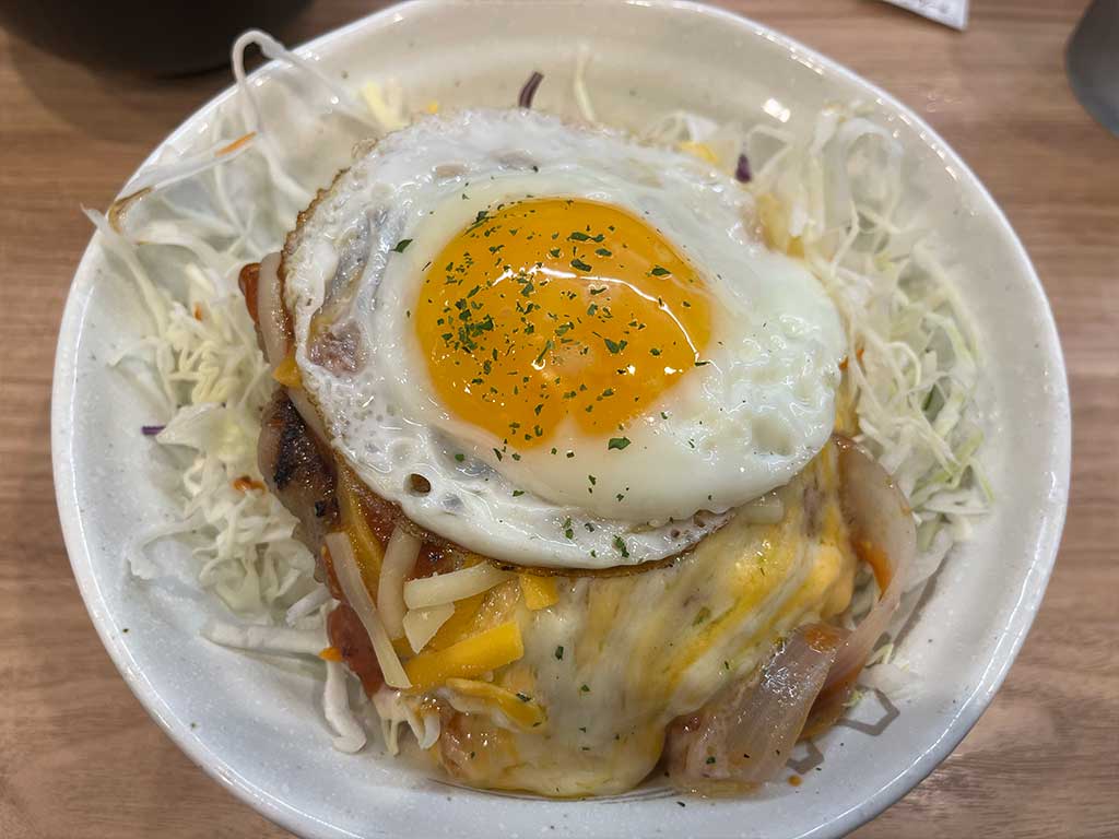 松屋のチーズバーガー丼が、マクドナルドのそれの上位互換に感じた件
