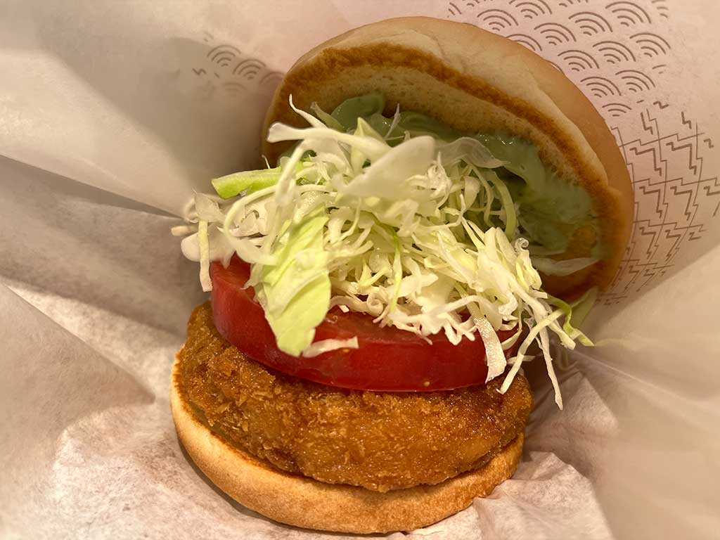 モスバーガーの期間限定、バジルマヨの海老カツバーガー ～国産バジル～