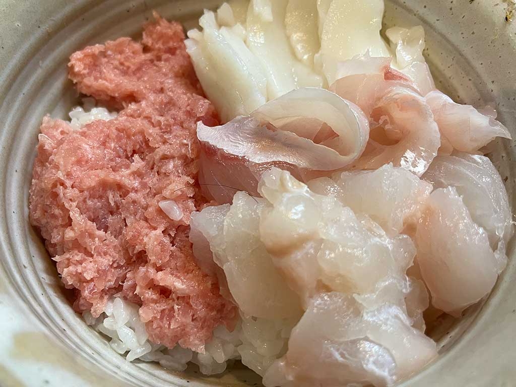 やけくそ紅白海鮮丼