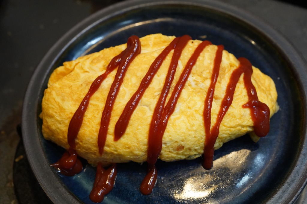 コンソメライスを使った、包むオムライス
