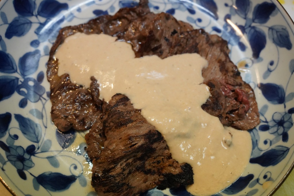 牛薄切り肉焼きのお手軽トンナソース