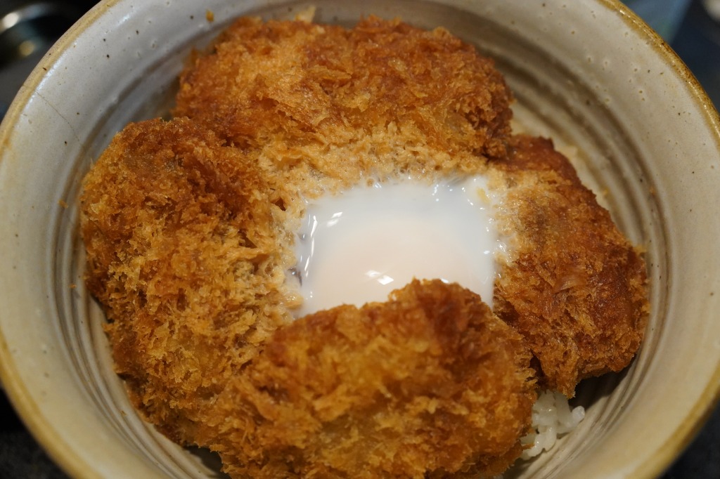 電子レンジで作る温玉タレかつ丼
