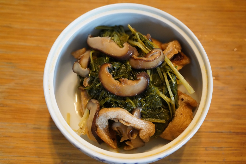 水菜と椎茸、油揚げの簡単な淡色煮浸し